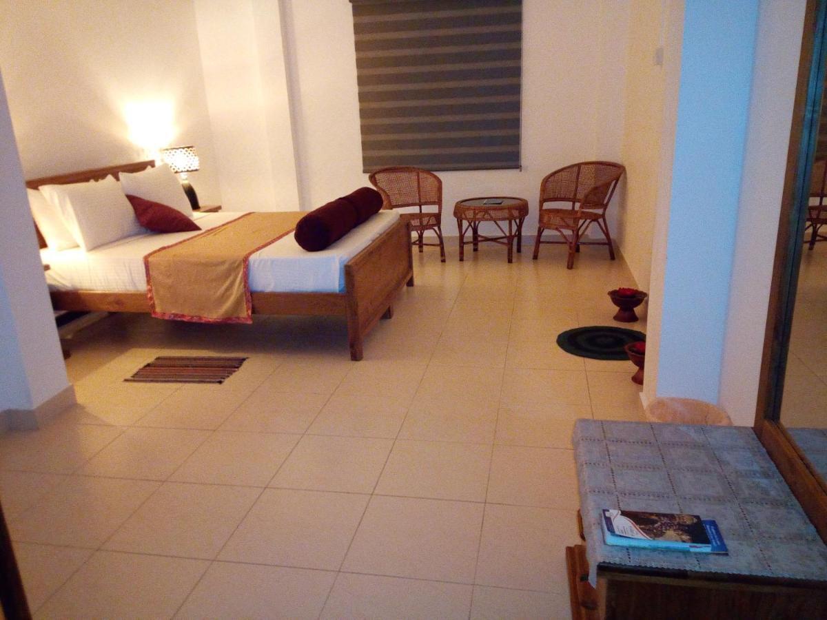 Ocean Pebbles Apartment Dehiwala-Mount Lavinia Luaran gambar