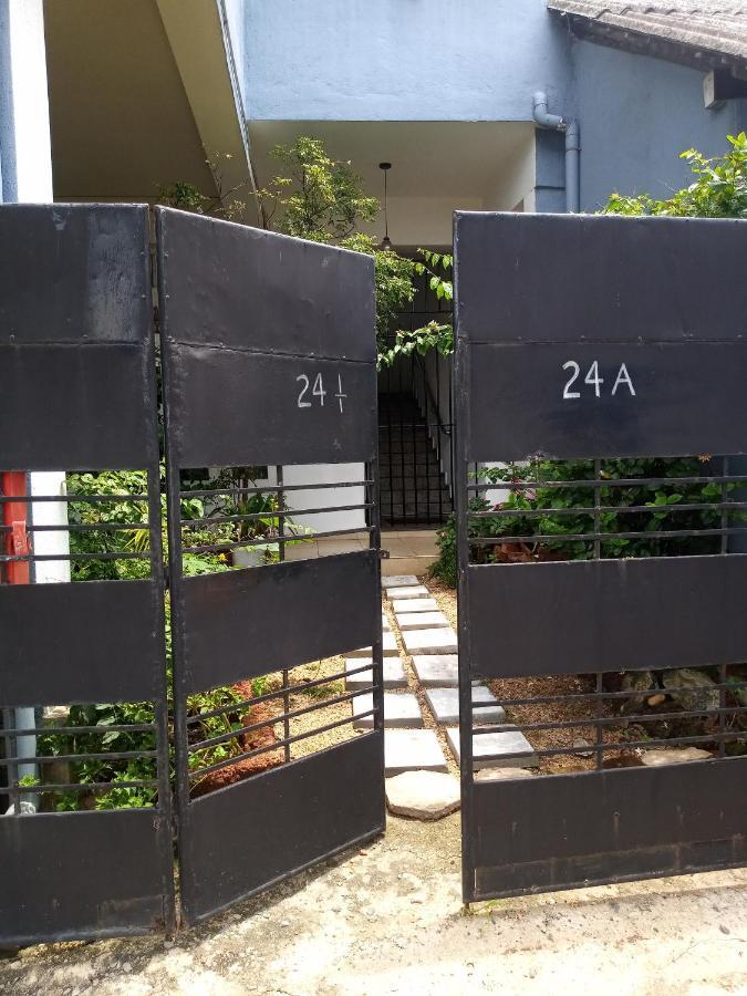 Ocean Pebbles Apartment Dehiwala-Mount Lavinia Luaran gambar